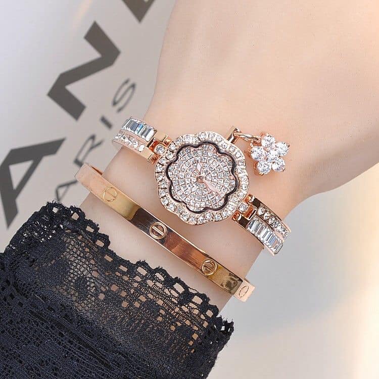 5 mẫu đồng hồ nữ đẹp, cá tính và sành điệu hết nấc 43 - 5 mẫu đồng hồ nữ đẹp, cá tính và sành điệu hết nấc, - đồng hồ cảm ứng, đồng hồ dây da, đồng hồ đính đá, đồng hồ nữ, đồng hồ nữ đẹp, đồng hồ quai thép, đồng hồ vòng tay, mẫu đồng hồ nữ đẹp - Mỹ phẩm làm đẹp, trang điểm, chăm sóc da hiệu quả an toàn Đồng hồ nữ
