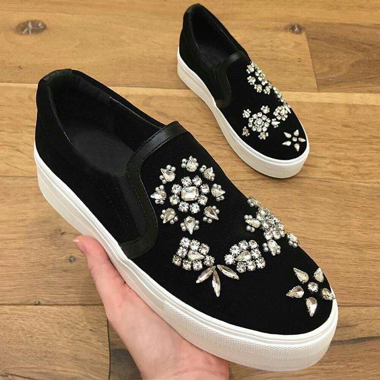 5 mẫu giày slip on đẹp dành cho cô nàng năng động 37 - 5 mẫu giày slip on đẹp dành cho cô nàng năng động, - giày slip on đẹp, giày slip on đính đá, giày slip on họa tiết caro, giày slip on họa tiết hoa, giày slip on họa tiết ngộ nghĩnh, giày slip on trơn - Mỹ phẩm làm đẹp, trang điểm, chăm sóc da hiệu quả an toàn giày slip on đẹp