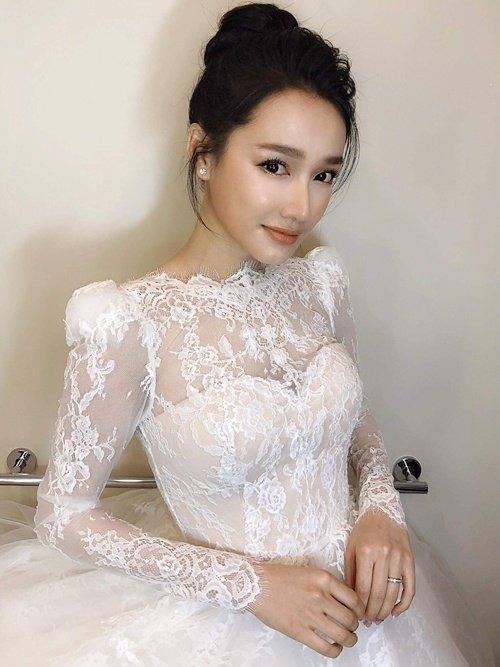 4 kiểu trang điểm cô dâu đẹp và hot nhất năm nay 16 - 4 kiểu trang điểm cô dâu đẹp và hot nhất năm nay, - cô dâu Hàn Quốc, cô dâu Tây, kiểu trang điểm cô dâu, tone cam đất, trang điểm cô dâu, trang điểm cô dâu đẹp - Mỹ phẩm làm đẹp, trang điểm, chăm sóc da hiệu quả an toàn Kiểu trang điểm cô dâu phong cách Hàn Quốc của Nhã Phương