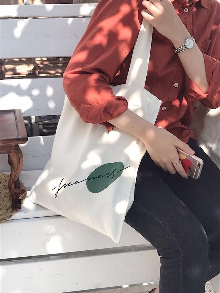 5 mẫu túi xách hot nhất hiện nay dành cho những cô nàng trendy 36 - 5 mẫu túi xách hot nhất hiện nay dành cho những cô nàng trendy, - mẫu túi xách hot nhất hiện nay, túi tote vải, túi xách belt bag, túi xách hot nhất hiện nay, túi xách kẹp nách, túi xách mini, túi xách quai xích - Mỹ phẩm làm đẹp, trang điểm, chăm sóc da hiệu quả an toàn Mẫu túi xách hot nhất hiện nay
