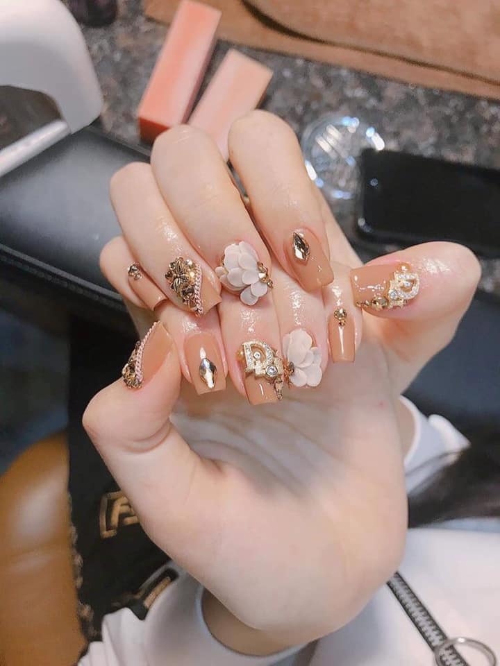 5 mẫu nail đơn giản dễ thương diện đi chơi tết 37 - 5 mẫu nail đơn giản dễ thương diện đi chơi tết, - mẫu nail đơn giản dễ thương, mẫu nail đơn giản dễ thương đi chơi tết, Nail đắp gel, Nail hoa đào, Nail hoa mai vàng, Nail màu đỏ, Nail mèo thần tài, tết - Mỹ phẩm làm đẹp, trang điểm, chăm sóc da hiệu quả an toàn mẫu nail đơn giản diện đi chơi tết