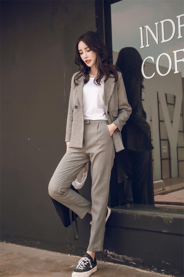 5 cách mix đồ với áo vest nữ các nàng công sở cần biết 32 - 5 cách mix đồ với áo vest nữ các nàng công sở cần biết, - Cách mix đồ với áo vest nữ, chân váy, chân váy midi, quần jeans, quần tây, váy suông - Mỹ phẩm làm đẹp, trang điểm, chăm sóc da hiệu quả an toàn Cách mix đồ với áo vest nữ