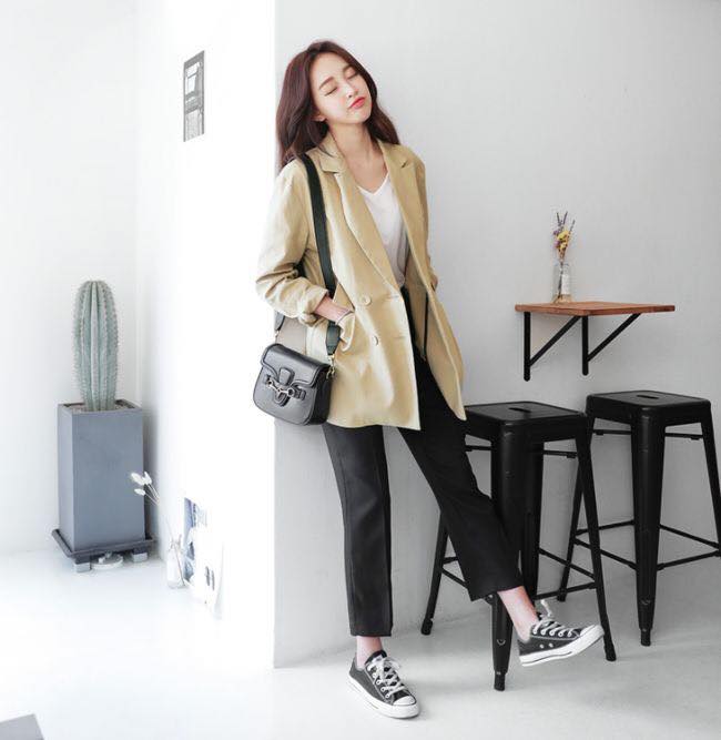 5 cách mix đồ với áo vest nữ các nàng công sở cần biết 40 - 5 cách mix đồ với áo vest nữ các nàng công sở cần biết, - Cách mix đồ với áo vest nữ, chân váy, chân váy midi, quần jeans, quần tây, váy suông - Mỹ phẩm làm đẹp, trang điểm, chăm sóc da hiệu quả an toàn Cách mix đồ với áo vest nữ