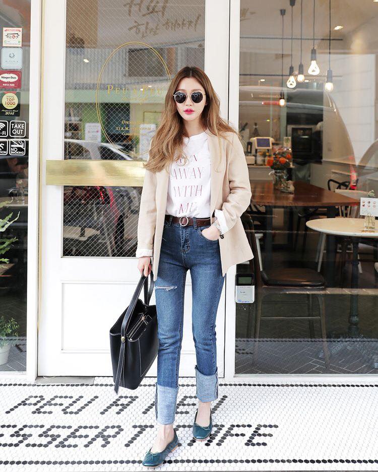 5 cách mix đồ với áo vest nữ các nàng công sở cần biết 35 - 5 cách mix đồ với áo vest nữ các nàng công sở cần biết, - Cách mix đồ với áo vest nữ, chân váy, chân váy midi, quần jeans, quần tây, váy suông - Mỹ phẩm làm đẹp, trang điểm, chăm sóc da hiệu quả an toàn Cách mix đồ với áo vest nữ