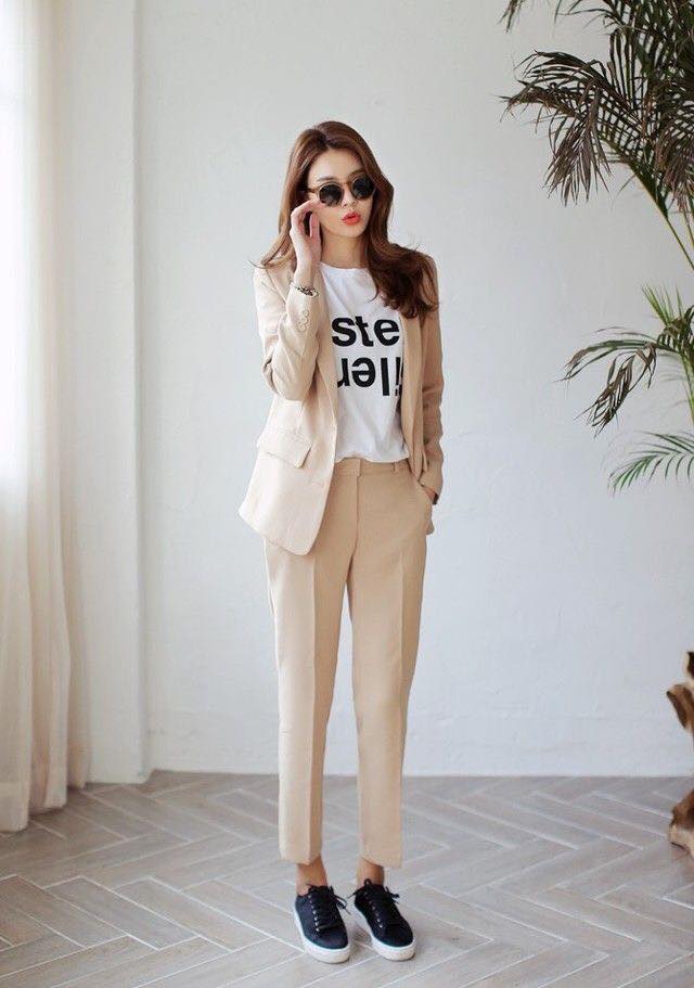 5 cách mix đồ với áo vest nữ các nàng công sở cần biết 31 - 5 cách mix đồ với áo vest nữ các nàng công sở cần biết, - Cách mix đồ với áo vest nữ, chân váy, chân váy midi, quần jeans, quần tây, váy suông - Mỹ phẩm làm đẹp, trang điểm, chăm sóc da hiệu quả an toàn Cách mix đồ với áo vest nữ