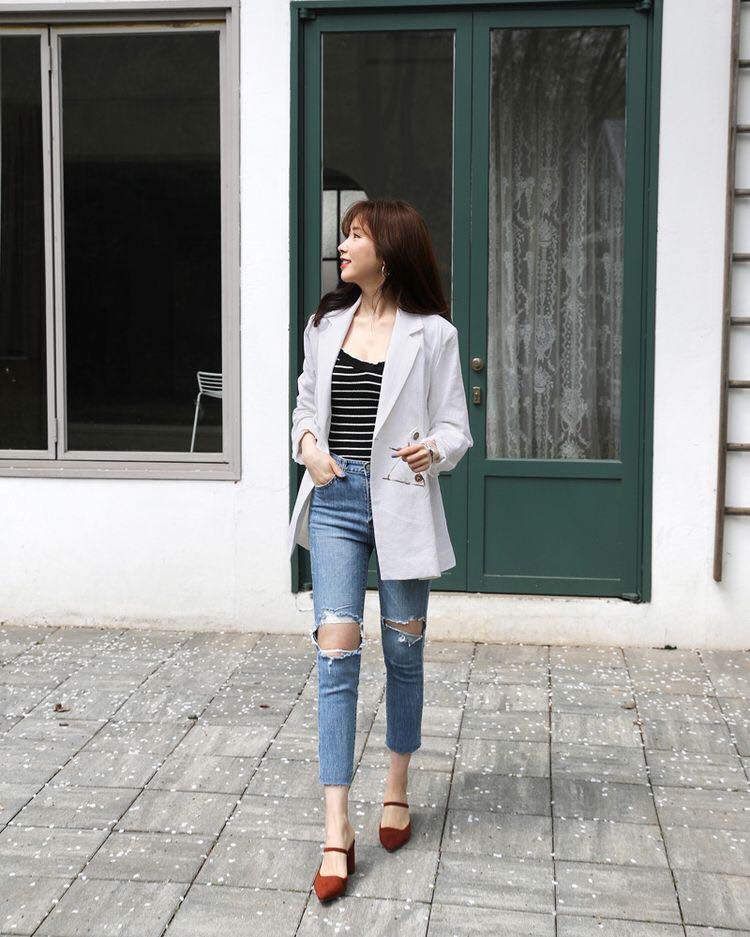 5 cách mix đồ với áo vest nữ các nàng công sở cần biết 34 - 5 cách mix đồ với áo vest nữ các nàng công sở cần biết, - Cách mix đồ với áo vest nữ, chân váy, chân váy midi, quần jeans, quần tây, váy suông - Mỹ phẩm làm đẹp, trang điểm, chăm sóc da hiệu quả an toàn Cách mix đồ với áo vest nữ