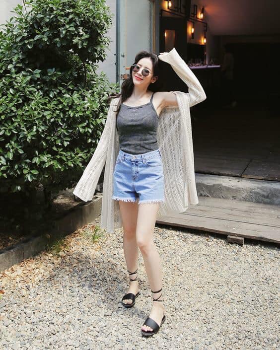 5 cách phối đồ đẹp cùng quần short nữ đơn giản mà thu hút 38 - 5 cách phối đồ đẹp cùng quần short nữ đơn giản mà thu hút, - áo sơ mi, áo thun, áo trễ vai, quần short - Mỹ phẩm làm đẹp, trang điểm, chăm sóc da hiệu quả an toàn Phối đồ với quần short