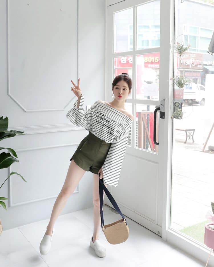 5 cách phối đồ đẹp cùng quần short nữ đơn giản mà thu hút 45 - 5 cách phối đồ đẹp cùng quần short nữ đơn giản mà thu hút, - áo sơ mi, áo thun, áo trễ vai, quần short - Mỹ phẩm làm đẹp, trang điểm, chăm sóc da hiệu quả an toàn Phối đồ với quần short