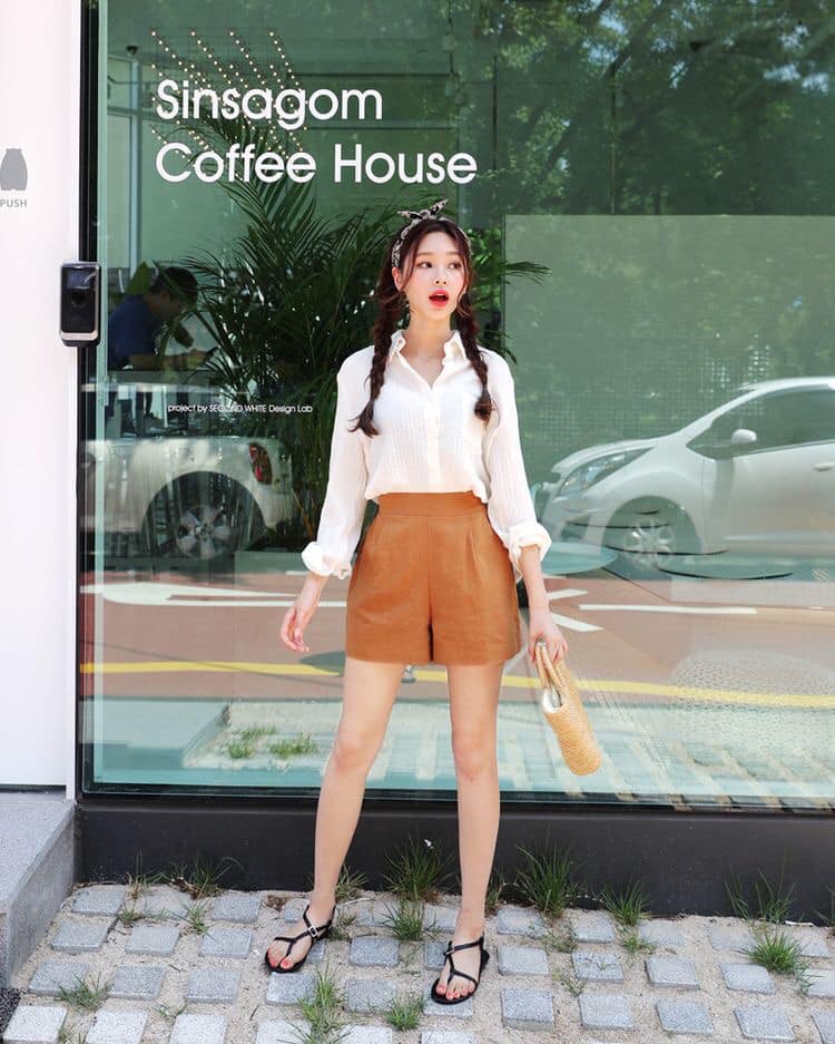 5 cách phối đồ đẹp cùng quần short nữ đơn giản mà thu hút 40 - 5 cách phối đồ đẹp cùng quần short nữ đơn giản mà thu hút, - áo sơ mi, áo thun, áo trễ vai, quần short - Mỹ phẩm làm đẹp, trang điểm, chăm sóc da hiệu quả an toàn Phối đồ với quần short