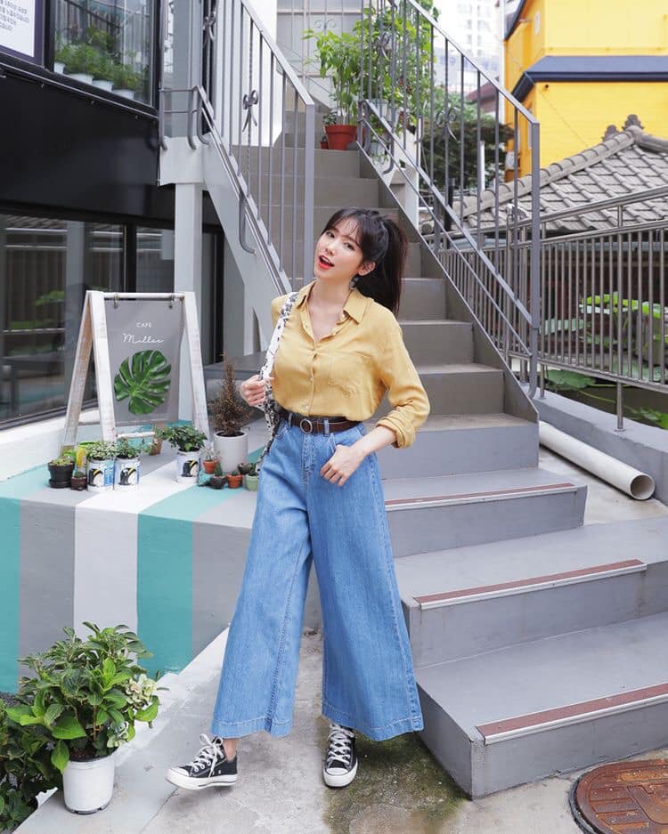 5 kiểu quần ống rộng dành cho nàng sành điệu, cá tính 29 - 5 kiểu quần ống rộng dành cho nàng sành điệu, cá tính, - kiểu quần ống rộng, quần jeans, quần jeans ống rộng, quần ống rộng, quần ống rộng họa tiết, quần ống rộng linen, quần ống rộng lửng, quần tây ống rộng - Mỹ phẩm làm đẹp, trang điểm, chăm sóc da hiệu quả an toàn Quần jeans ống rộng